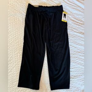 Women’s 32 degree black capri pants